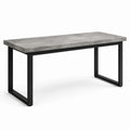 Table rectangulaire 140 × 70 × 75 cm, plateau effet béton gris et structure en métal noir